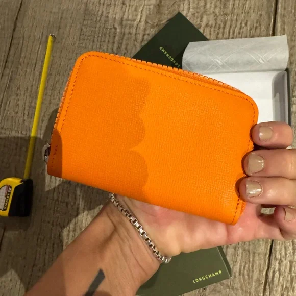 Longchamp Orange Wallet. - Picture 3 of 6
